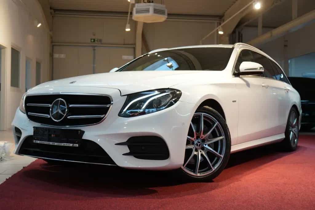 Mercedes-Benz E 300 d T AMG *LED*Navi*Kamera*AHK* 08/2019-photo-2