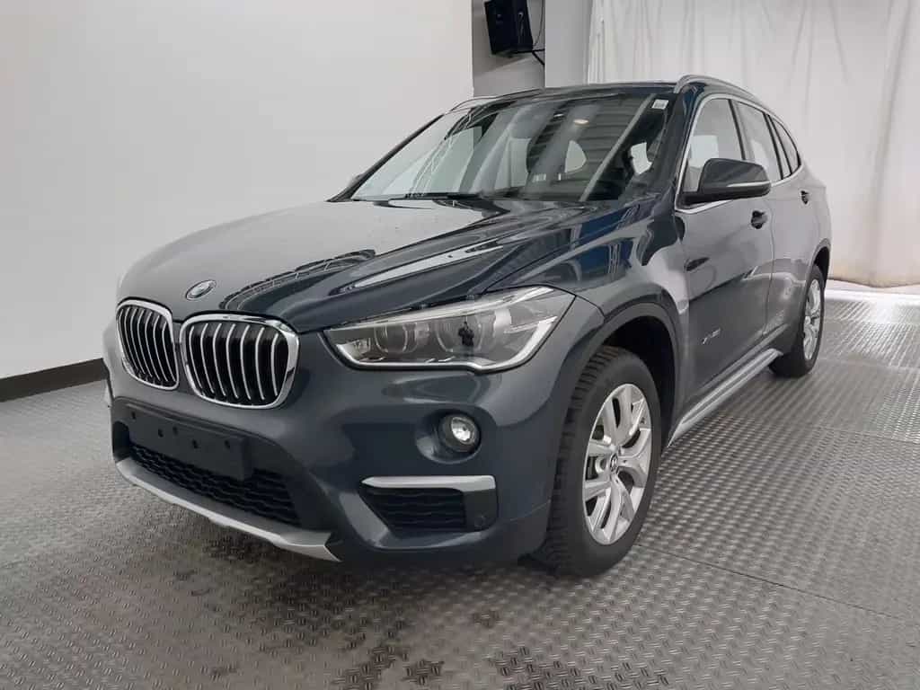 BMW X1 20i xD xLine PANO KAM LED AHK NAV PARK LEDER 01/2017-photo-0