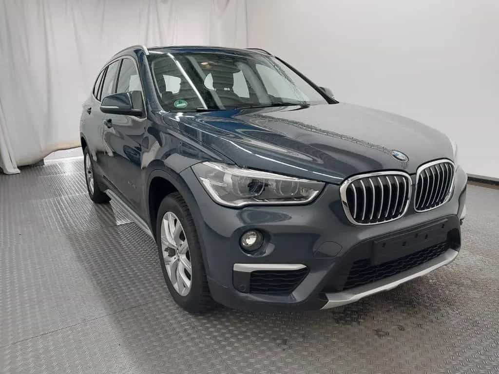 BMW X1 20i xD xLine PANO KAM LED AHK NAV PARK LEDER 01/2017-photo-6