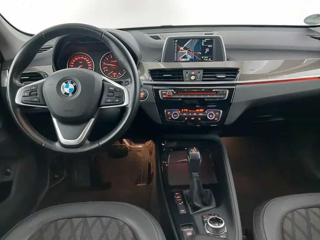 BMW X1 20i xD xLine PANO KAM LED AHK NAV PARK LEDER 01/2017-photo-9