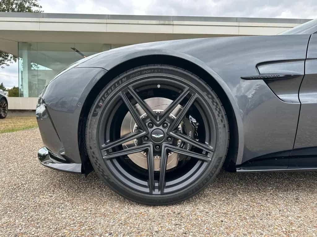 Aston Martin V8 Vantage 4.0 V8 Roadster null-photo-11