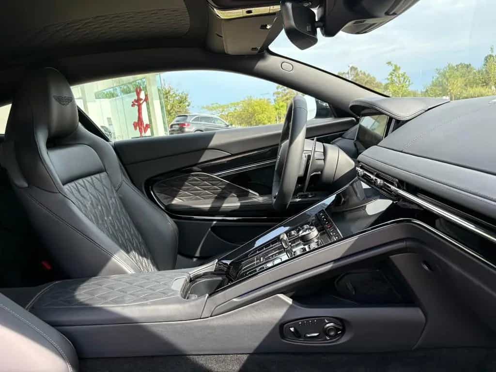 Aston Martin DB12 4.0 V8 null-photo-16