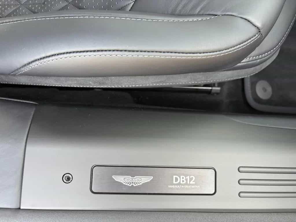 Aston Martin DB12 4.0 V8 null-photo-21