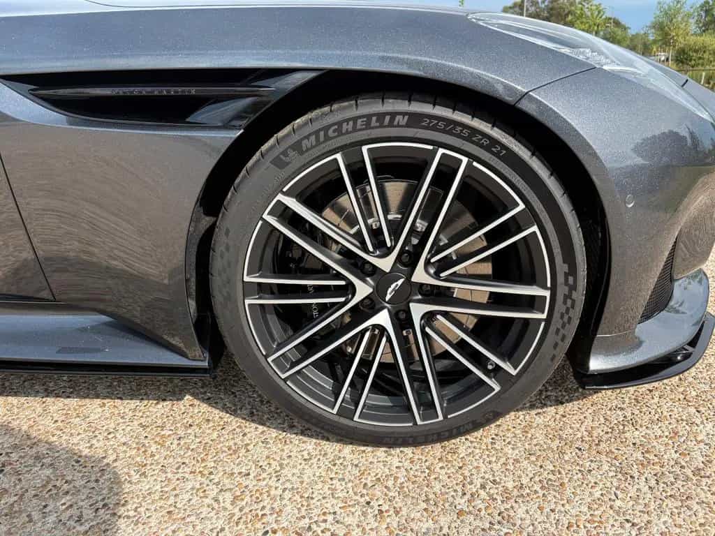 Aston Martin DB12 4.0 V8 null-photo-7