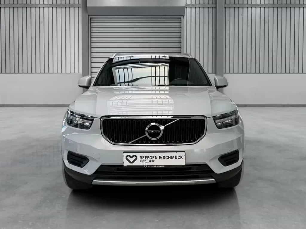 Volvo XC40 MOMENTUM AUTOMAT+NAVI+LED+KAMERA+HARMAN+TÜV 06/2020-photo-1