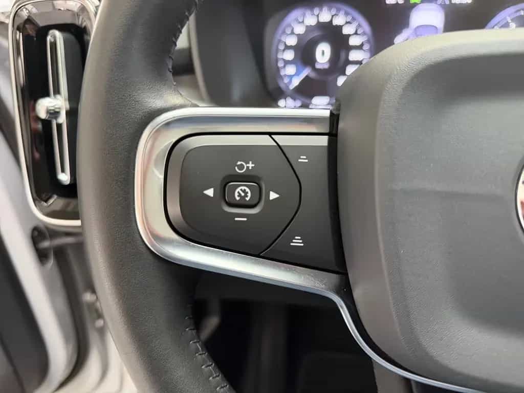 Volvo XC40 MOMENTUM AUTOMAT+NAVI+LED+KAMERA+HARMAN+TÜV 06/2020-photo-10