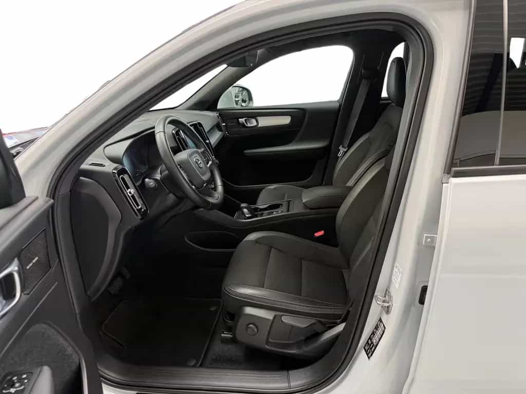 Volvo XC40 MOMENTUM AUTOMAT+NAVI+LED+KAMERA+HARMAN+TÜV 06/2020-photo-17