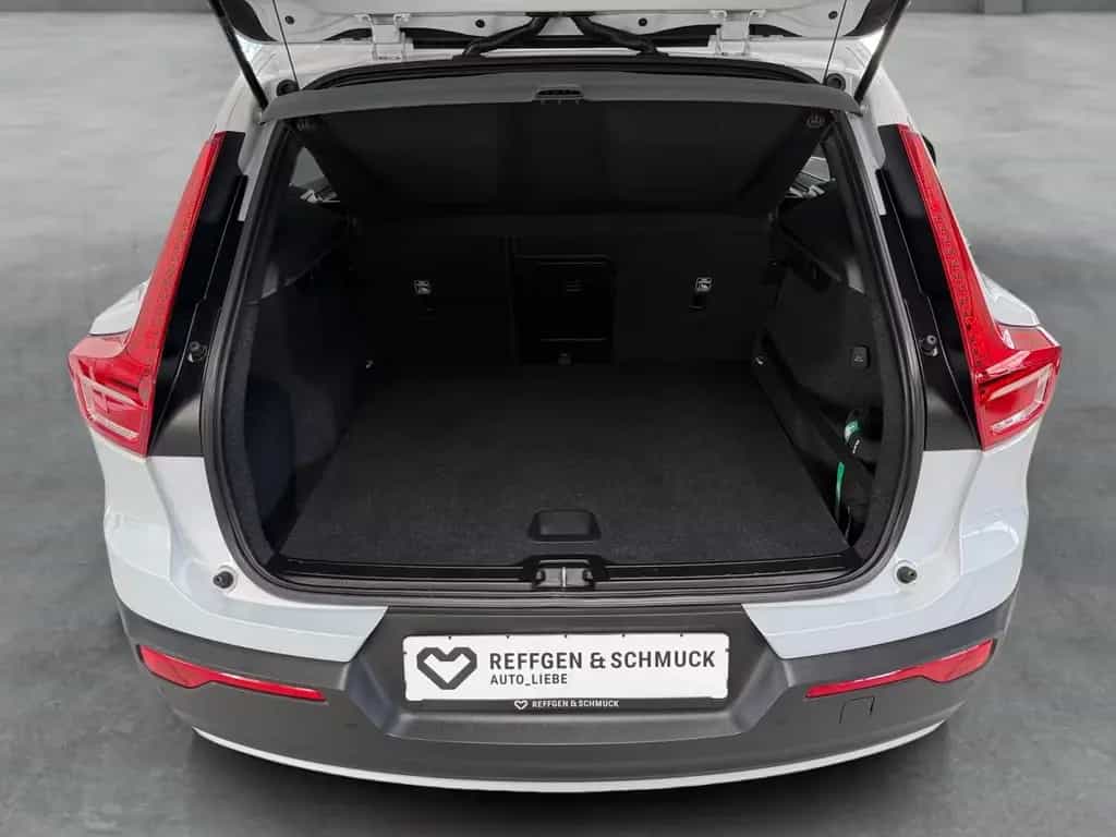 Volvo XC40 MOMENTUM AUTOMAT+NAVI+LED+KAMERA+HARMAN+TÜV 06/2020-photo-18