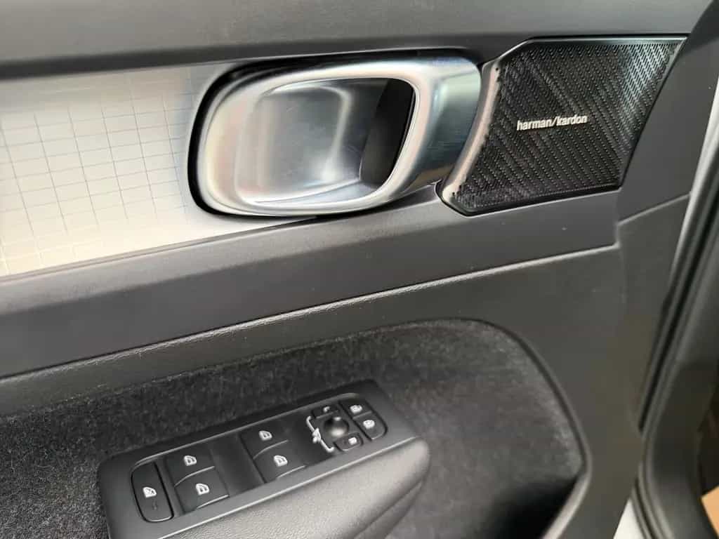 Volvo XC40 MOMENTUM AUTOMAT+NAVI+LED+KAMERA+HARMAN+TÜV 06/2020-photo-19