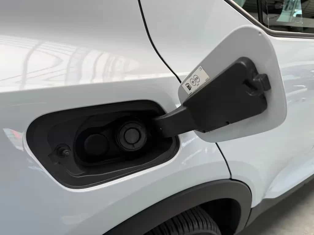 Volvo XC40 MOMENTUM AUTOMAT+NAVI+LED+KAMERA+HARMAN+TÜV 06/2020-photo-20