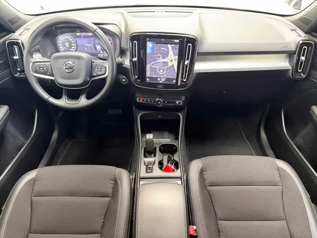 Volvo XC40 MOMENTUM AUTOMAT+NAVI+LED+KAMERA+HARMAN+TÜV 06/2020-photo-3