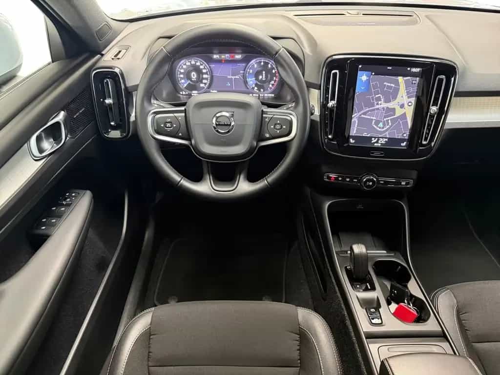 Volvo XC40 MOMENTUM AUTOMAT+NAVI+LED+KAMERA+HARMAN+TÜV 06/2020-photo-4