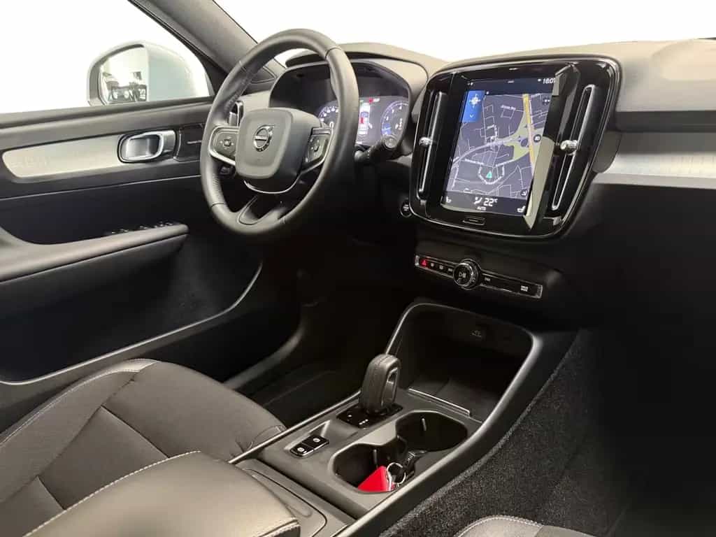 Volvo XC40 MOMENTUM AUTOMAT+NAVI+LED+KAMERA+HARMAN+TÜV 06/2020-photo-8