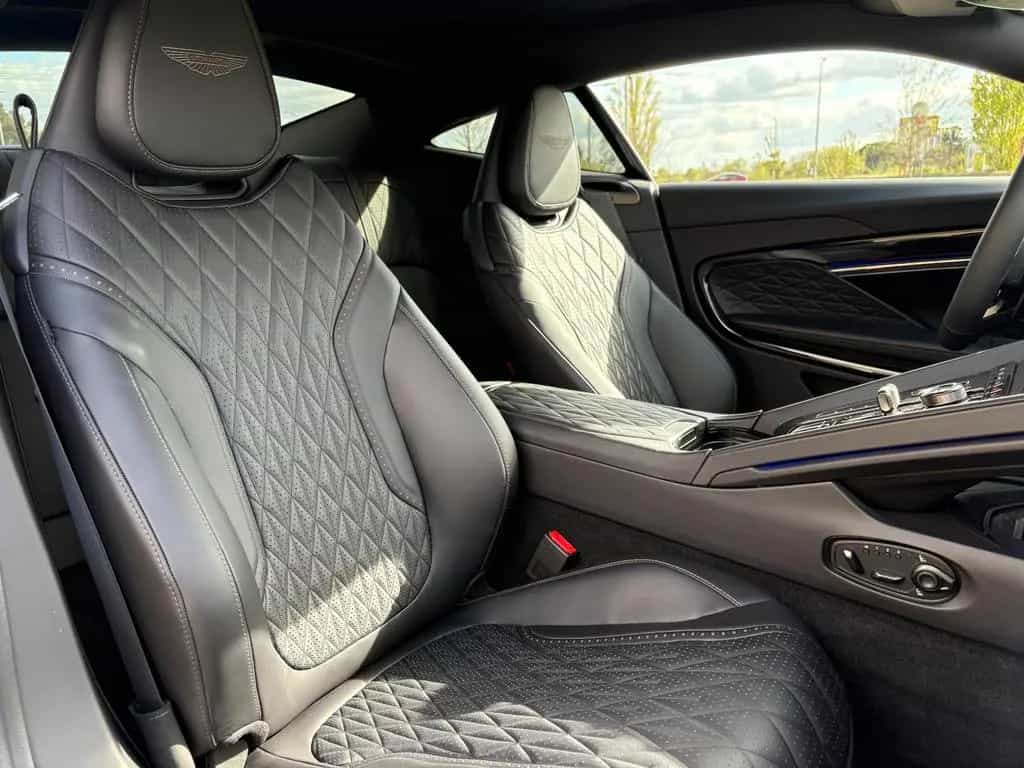 Aston Martin DB12 4.0 V8 null-photo-12
