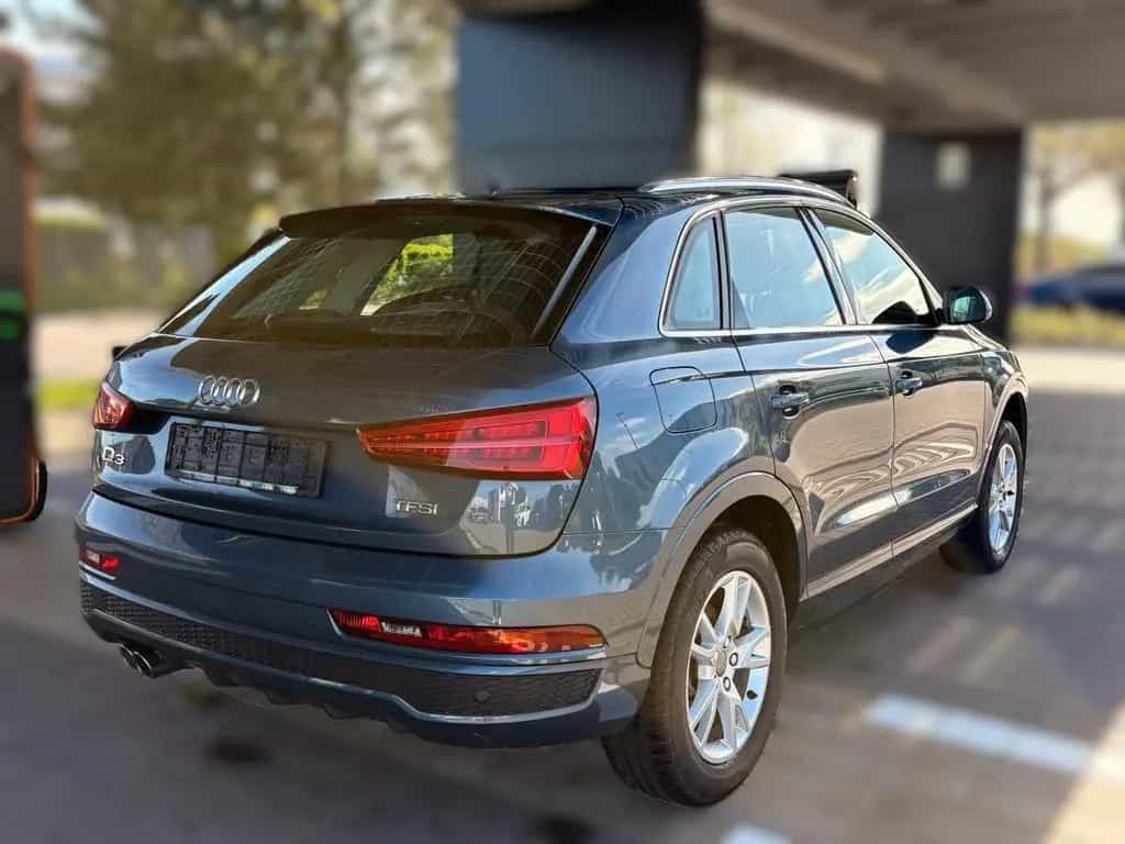Audi Q3 1.4 TFSI sport  LED Navi AHK Alufelgen PDC Te 01/2018-photo-2