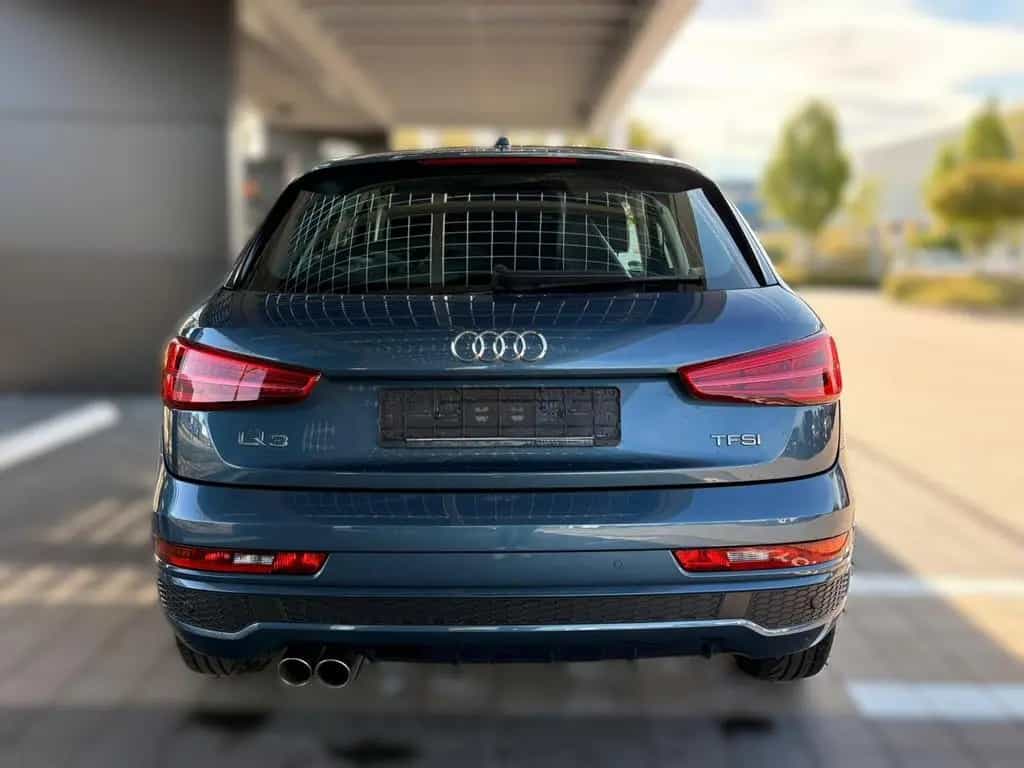 Audi Q3 1.4 TFSI sport  LED Navi AHK Alufelgen PDC Te 01/2018-photo-3