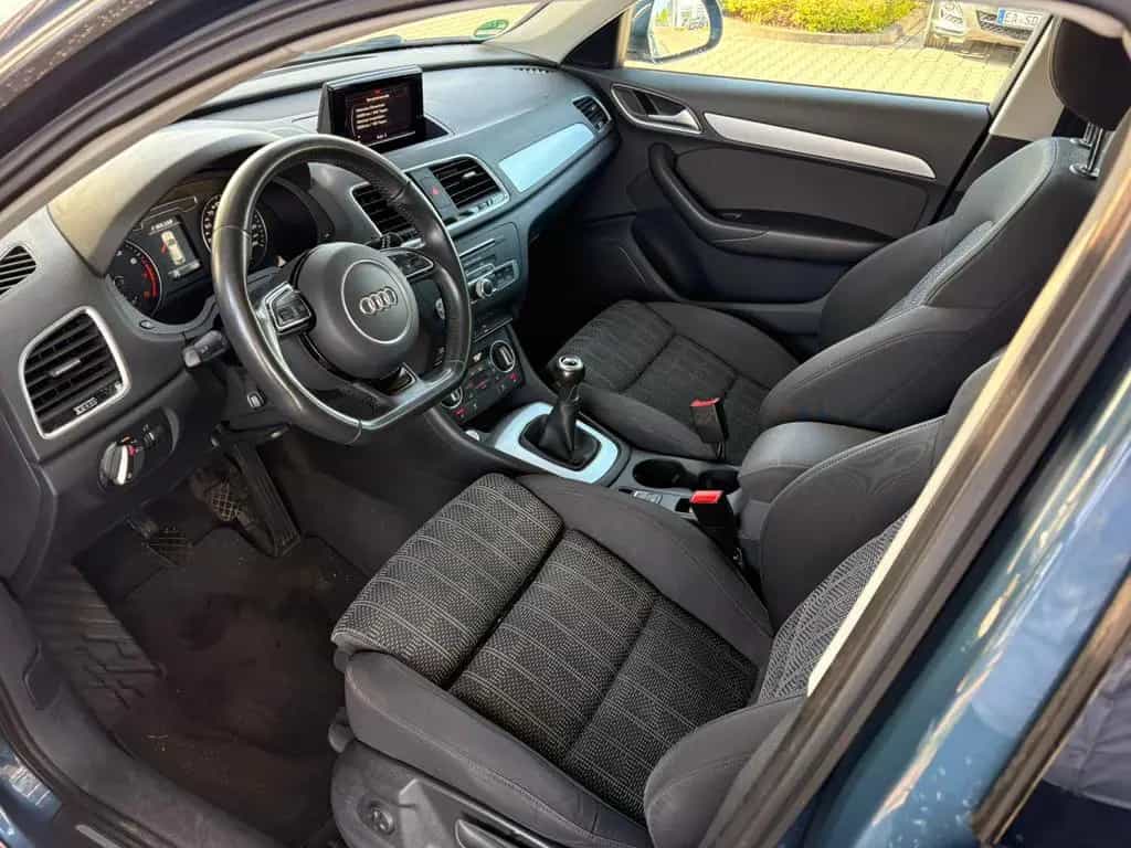 Audi Q3 1.4 TFSI sport  LED Navi AHK Alufelgen PDC Te 01/2018-photo-5