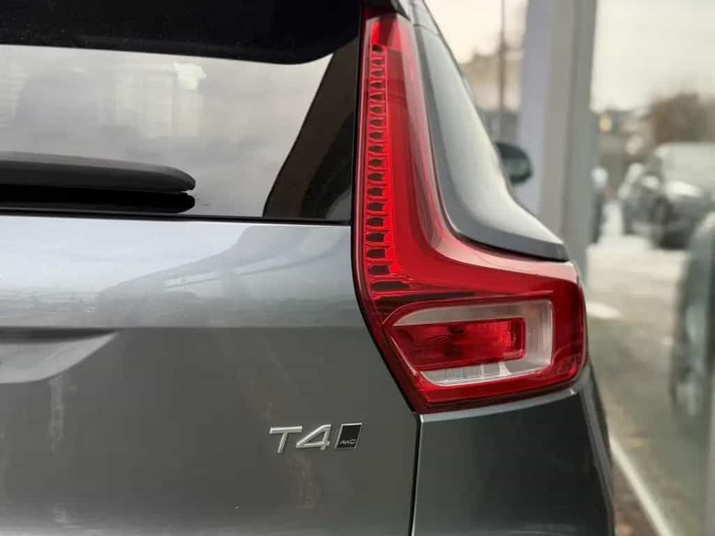 Volvo XC40 T4 Momentum AWD 1HAND LED NAV SHZG TEMP KAM 08/2018-photo-18