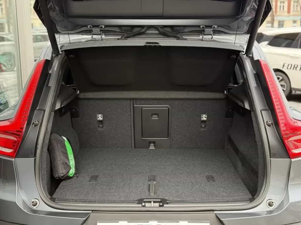 Volvo XC40 T4 Momentum AWD 1HAND LED NAV SHZG TEMP KAM 08/2018-photo-19