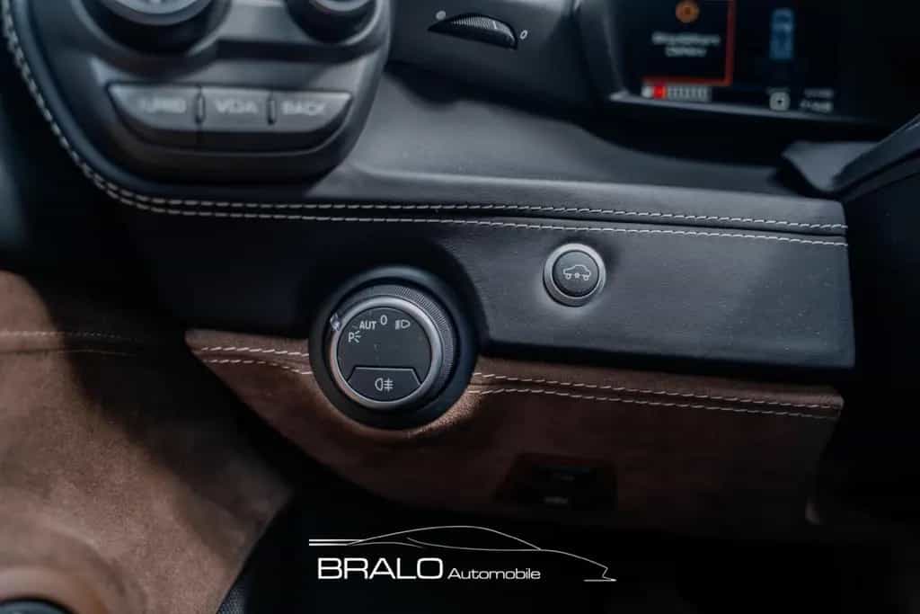 Ferrari 488 GTB , DER SCHÖNSTE ! Ferrari Garantie 05/2018-photo-28