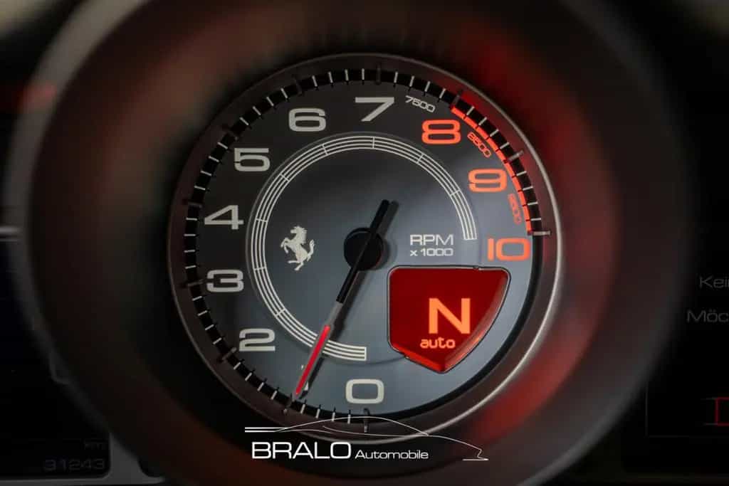 Ferrari 488 GTB , DER SCHÖNSTE ! Ferrari Garantie 05/2018-photo-32