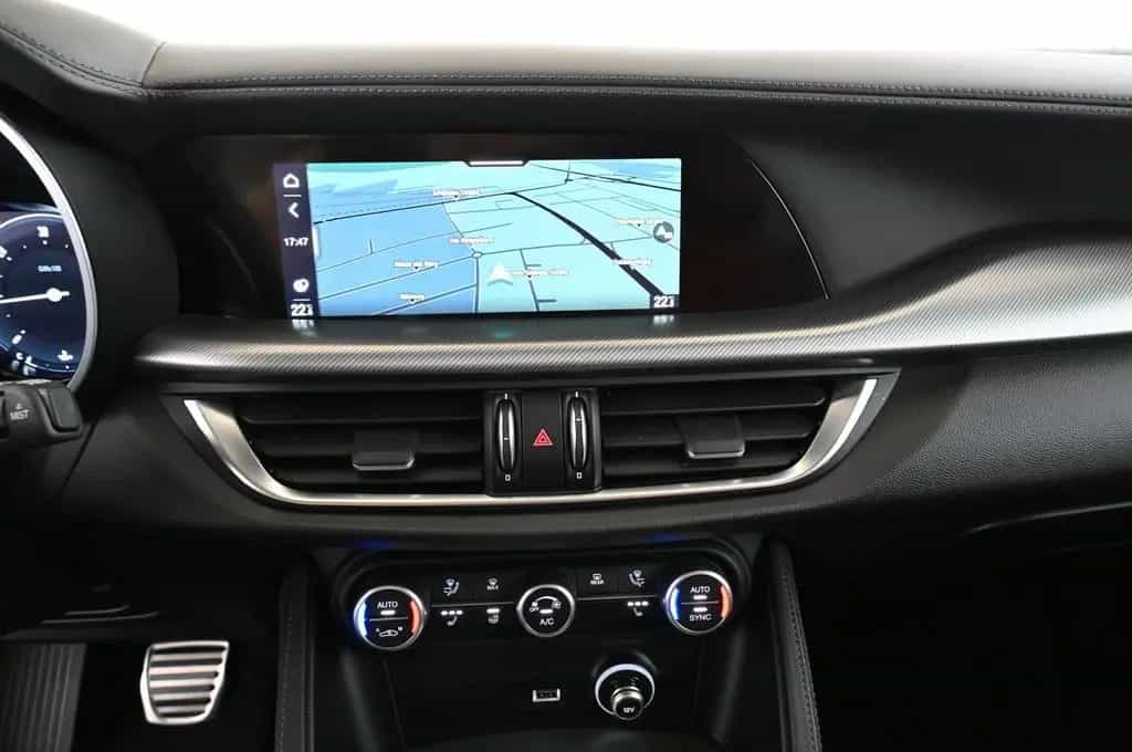 Alfa Romeo Stelvio 2.2 Q4 AT8 Veloce LED/NAVI/PANO/AHK/21 11/2024-photo-12