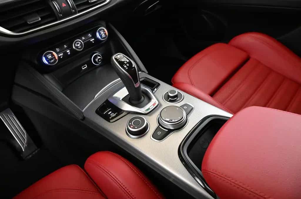 Alfa Romeo Stelvio 2.2 Q4 AT8 Veloce LED/NAVI/PANO/AHK/21 11/2024-photo-13