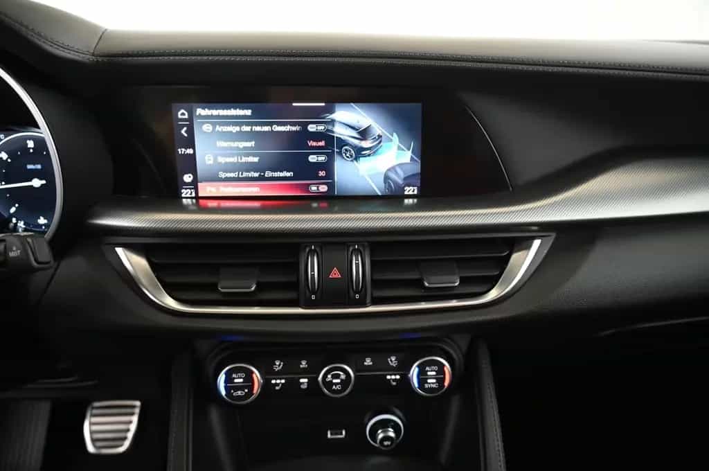 Alfa Romeo Stelvio 2.2 Q4 AT8 Veloce LED/NAVI/PANO/AHK/21 11/2024-photo-17