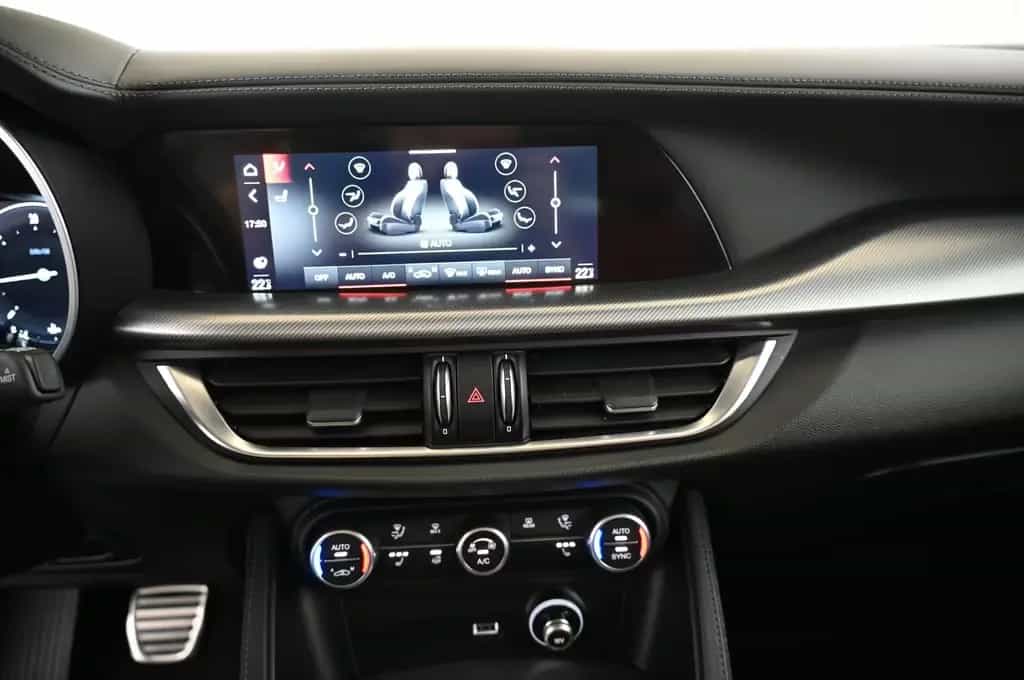 Alfa Romeo Stelvio 2.2 Q4 AT8 Veloce LED/NAVI/PANO/AHK/21 11/2024-photo-19