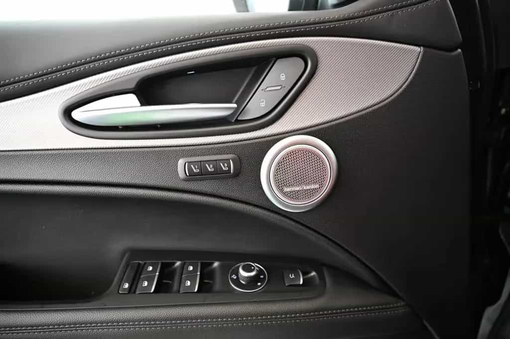 Alfa Romeo Stelvio 2.2 Q4 AT8 Veloce LED/NAVI/PANO/AHK/21 11/2024-photo-30
