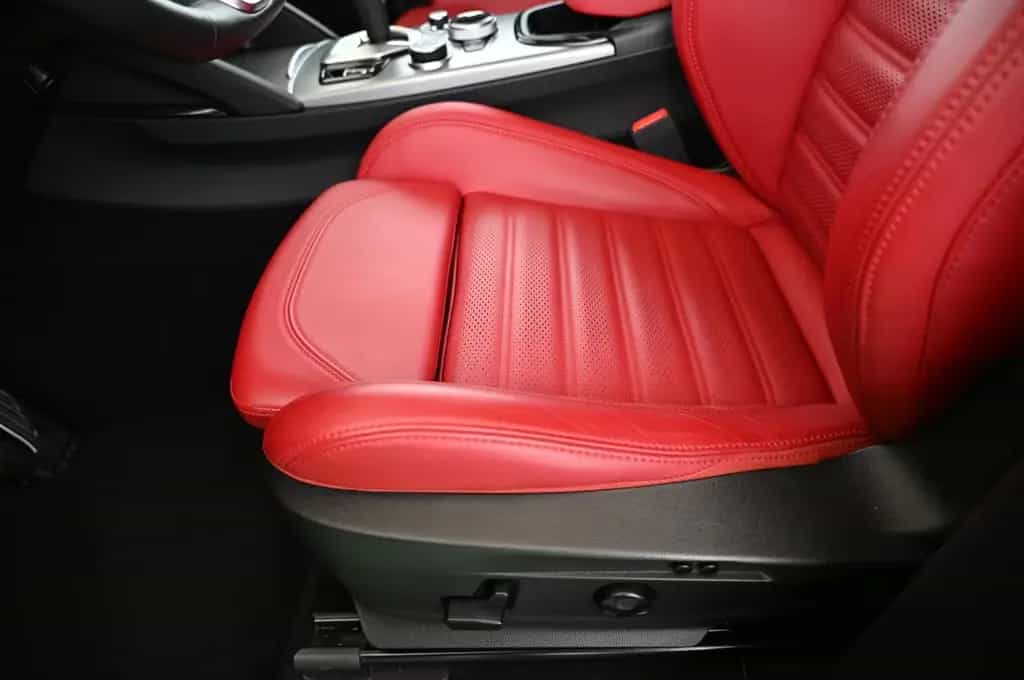 Alfa Romeo Stelvio 2.2 Q4 AT8 Veloce LED/NAVI/PANO/AHK/21 11/2024-photo-31