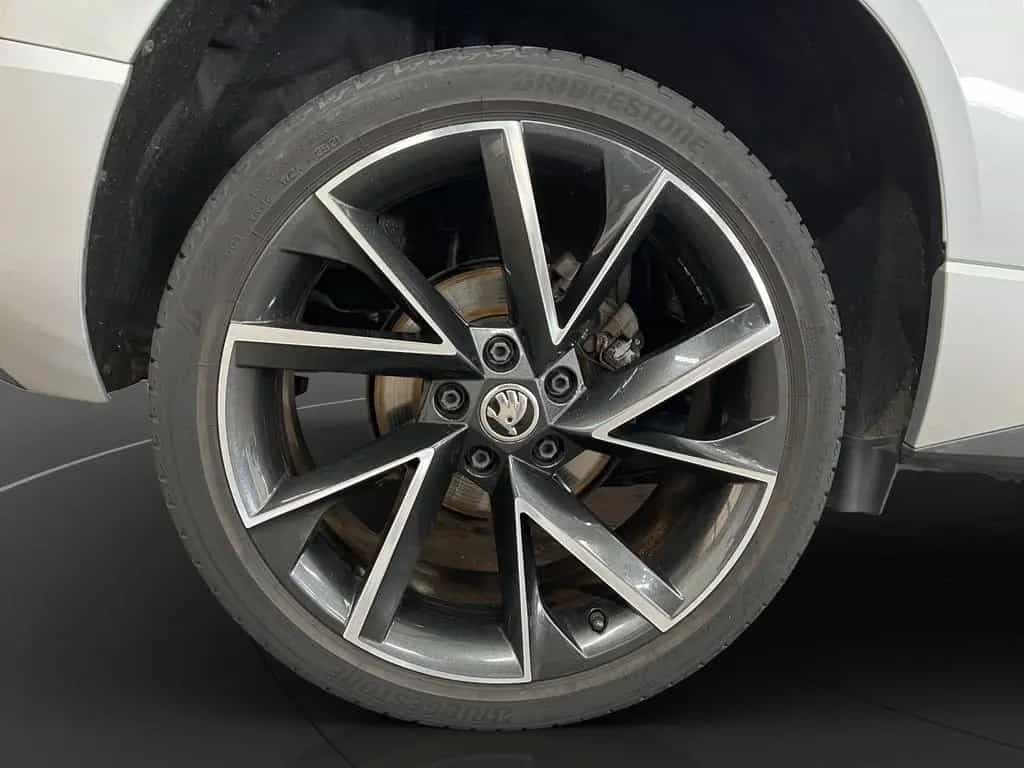Skoda Karoq 1.5 TSI Sportline AHK Matrix LM 19" PDC vo 03/2022-photo-12