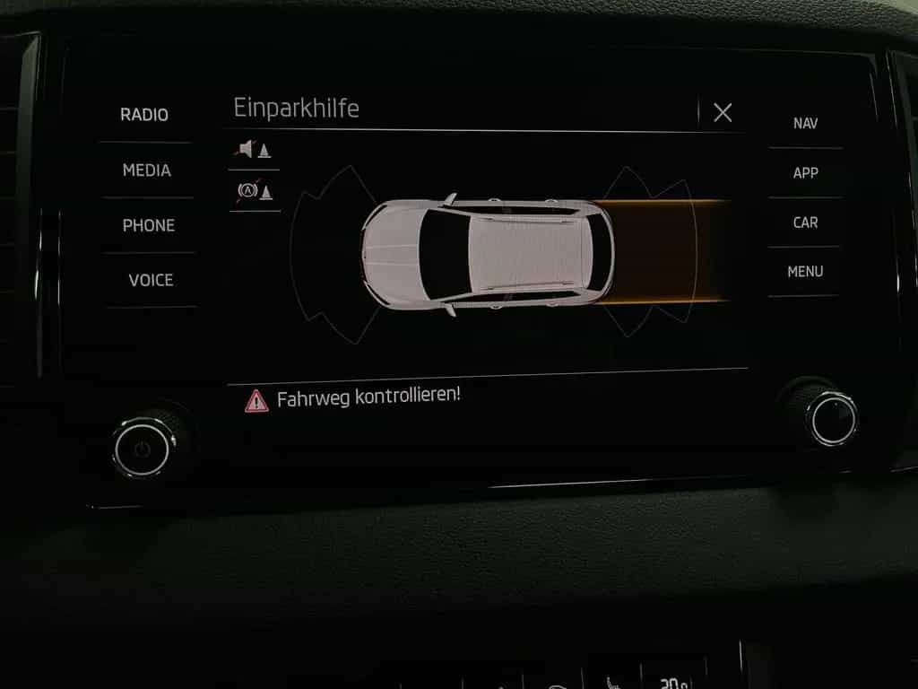 Skoda Karoq 1.5 TSI Sportline AHK Matrix LM 19" PDC vo 03/2022-photo-22