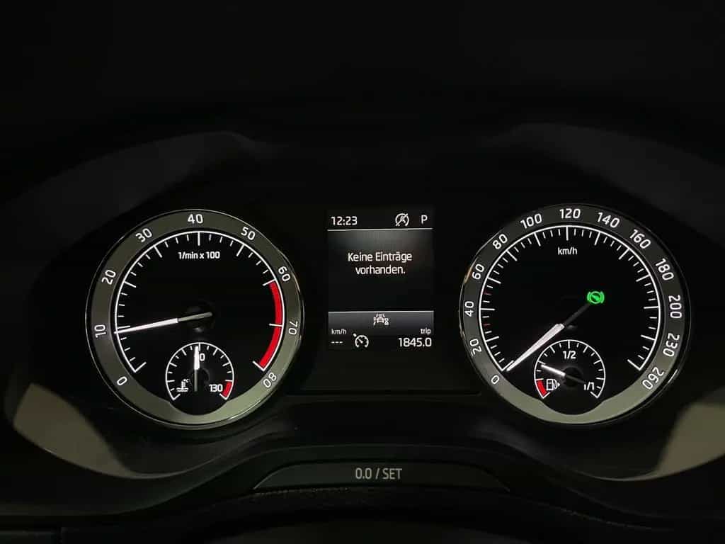 Skoda Karoq 1.5 TSI Sportline AHK Matrix LM 19" PDC vo 03/2022-photo-5
