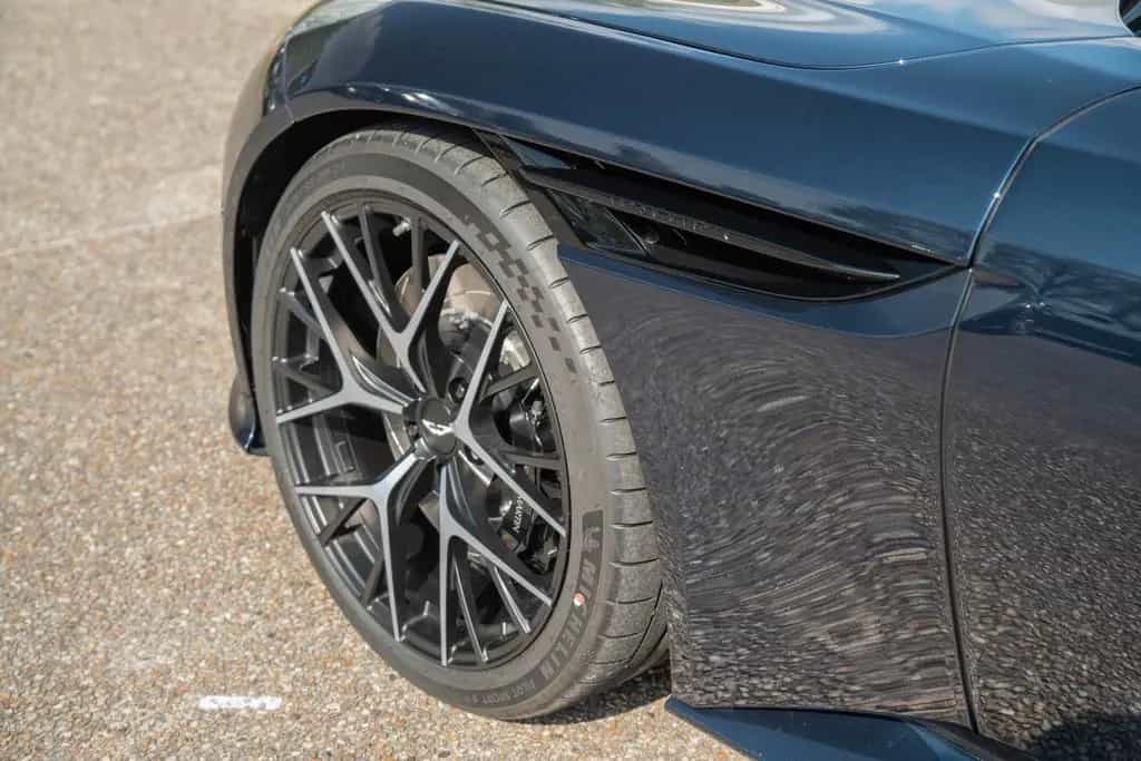 Aston Martin DB12 4.0 V8 null-photo-17