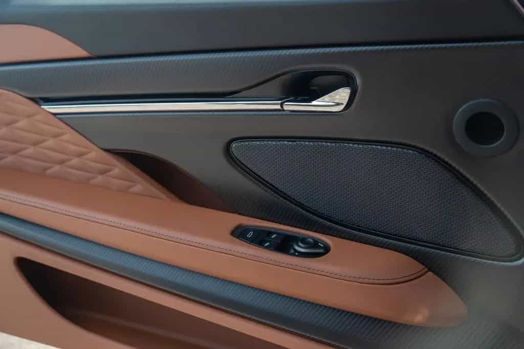 Aston Martin DB12 4.0 V8 null-photo-21