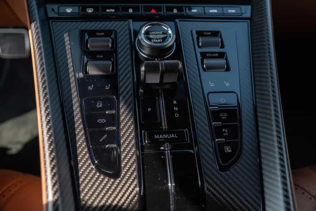 Aston Martin DB12 4.0 V8 null-photo-24