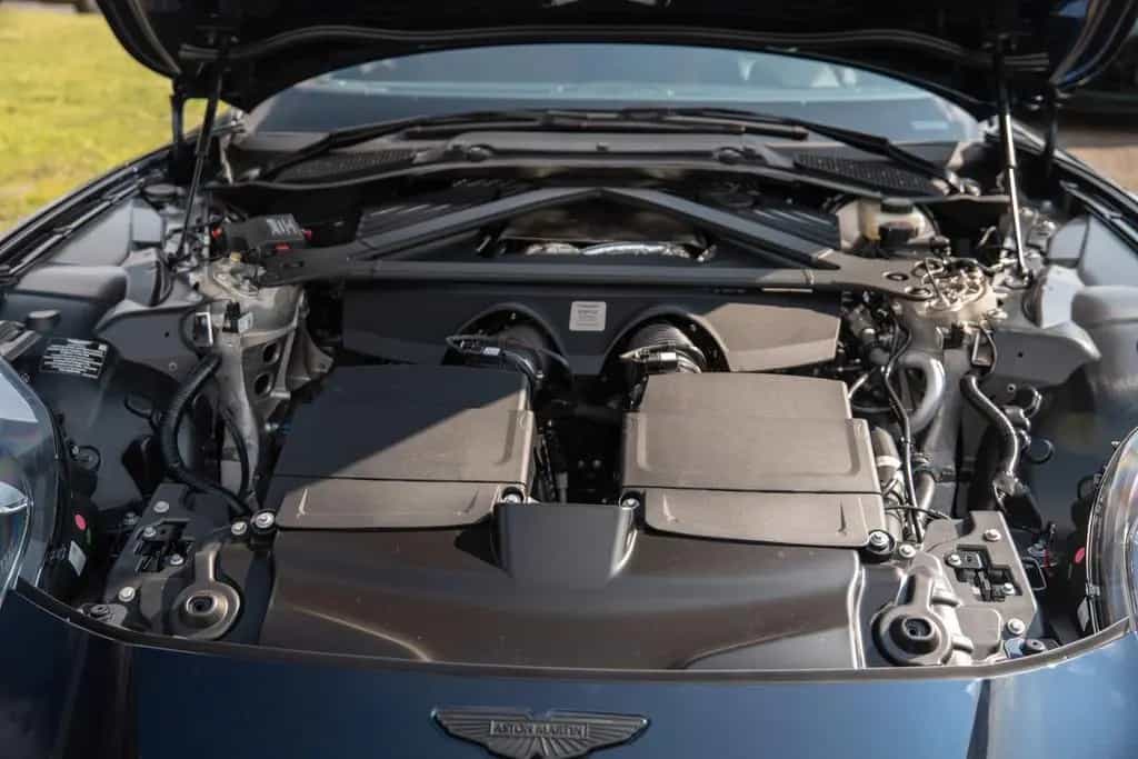 Aston Martin DB12 4.0 V8 null-photo-32