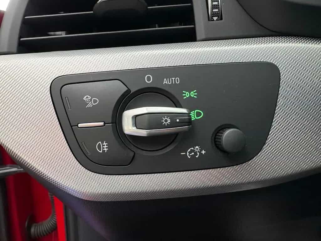 Audi A4 Avant 40 TFSI / AHK schwenkbar / Standhzg. 05/2019-photo-20
