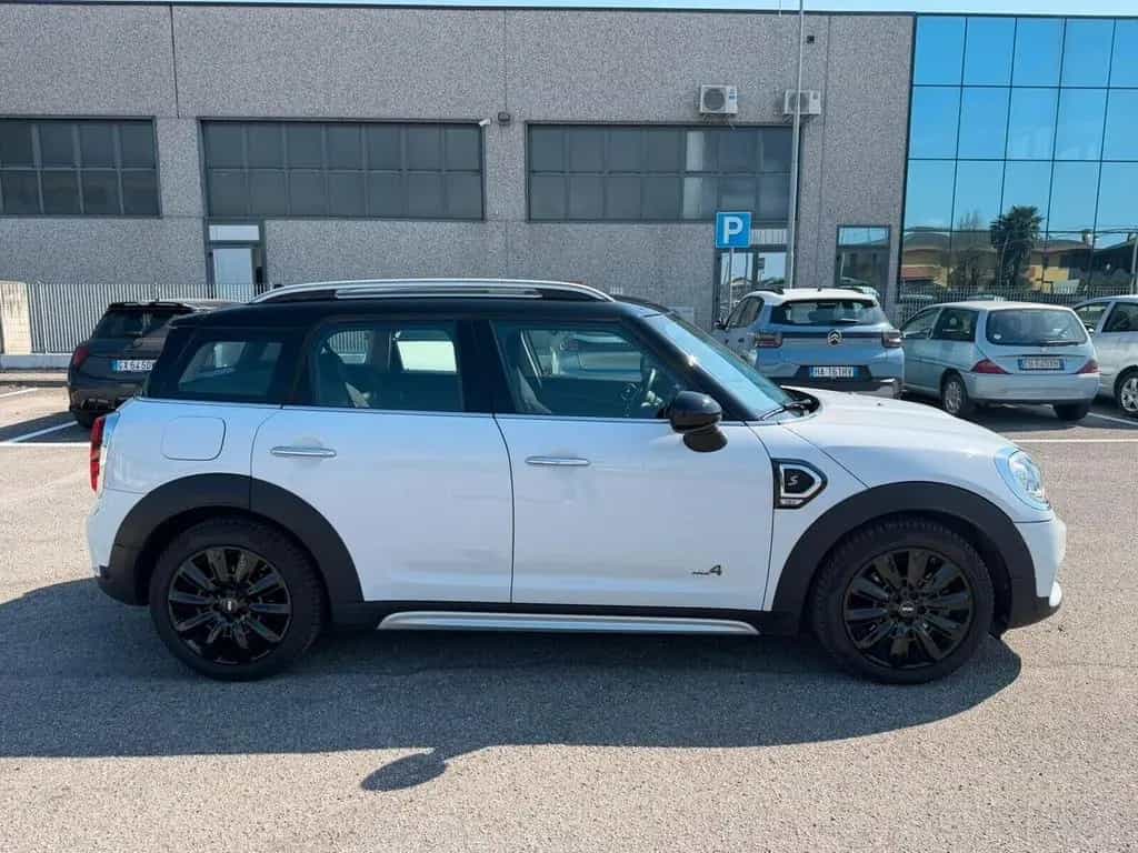 MINI Countryman S (Cooper) Mini Cooper SD Countryman 2.0 S Hype ALL4 07/2017-photo-2