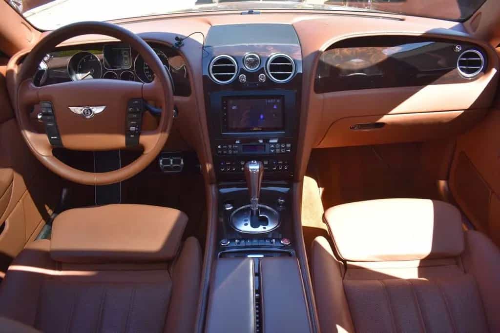 Bentley Continental Flying Spur 6.0 W12 561pk '06 Orig N 01/2006-photo-1
