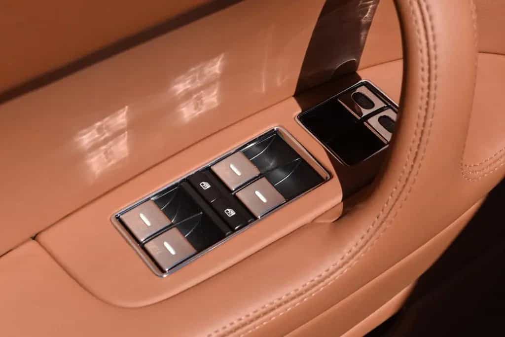 Bentley Continental Flying Spur 6.0 W12 561pk '06 Orig N 01/2006-photo-18