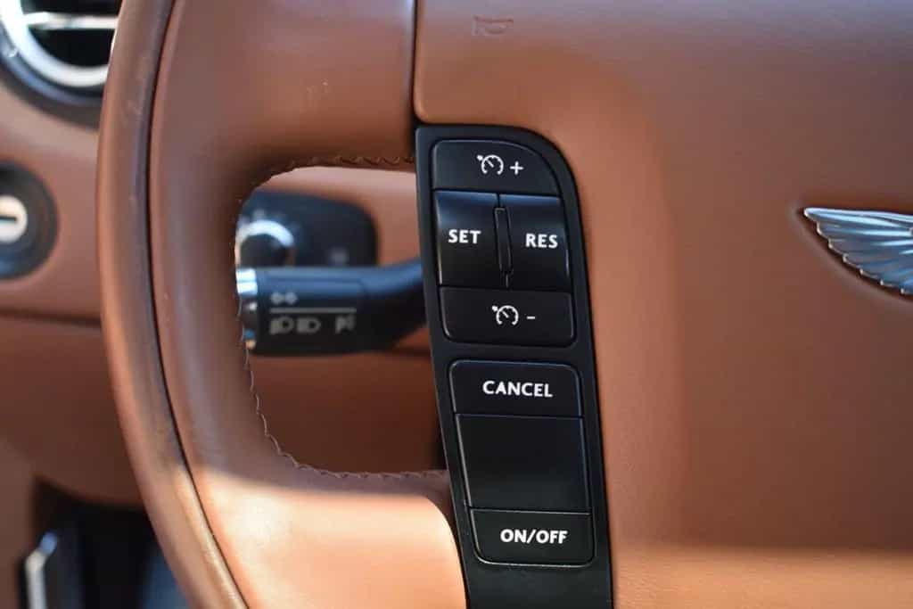 Bentley Continental Flying Spur 6.0 W12 561pk '06 Orig N 01/2006-photo-24