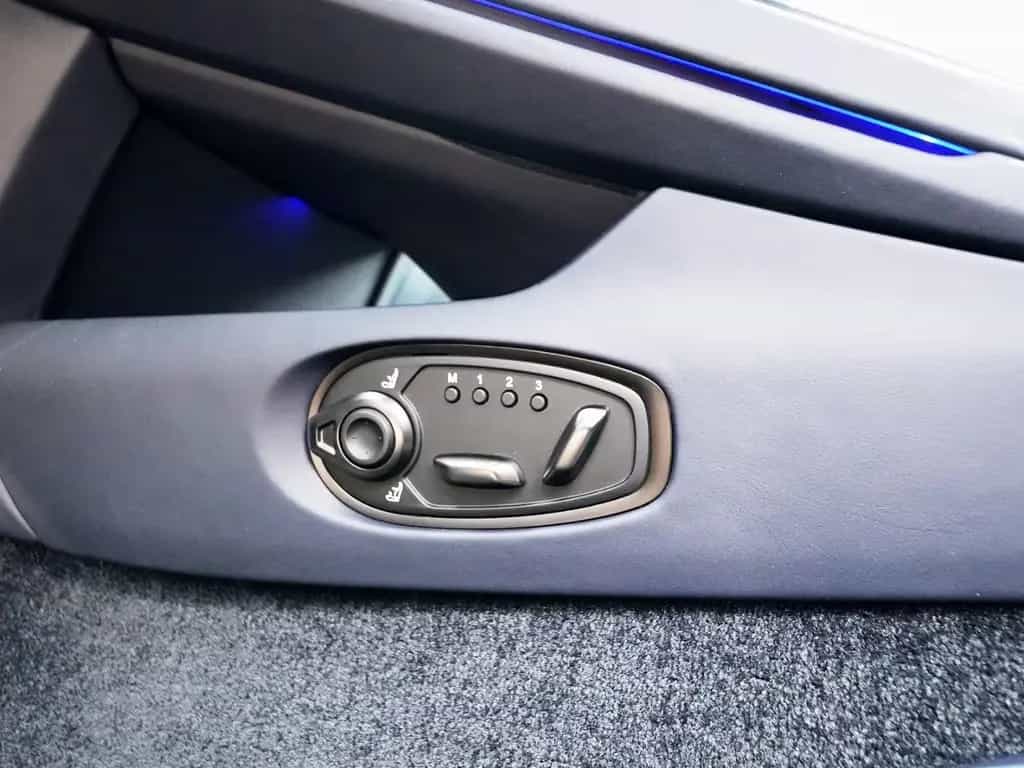 Aston Martin DB12 S Coupe Ultramarine Black - Dark Knight null-photo-34