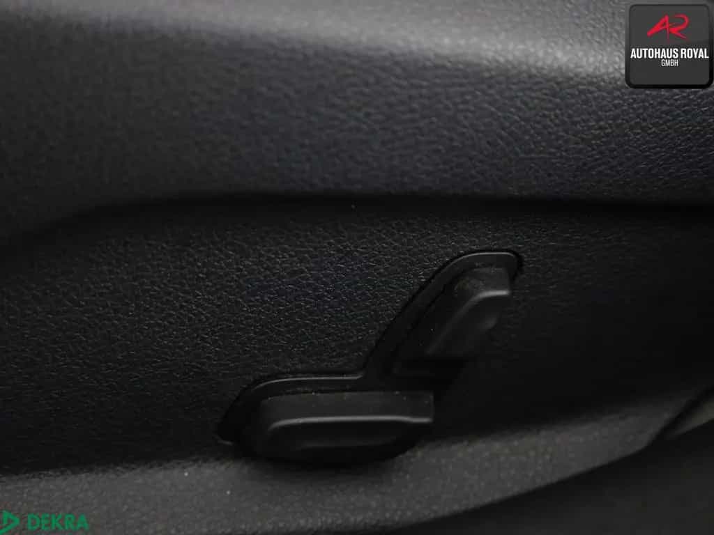 Mercedes-Benz C 300 T 3x AMG PANO,KEYLESS,KAMERA,CARPLAY,SH 07/2019-photo-25