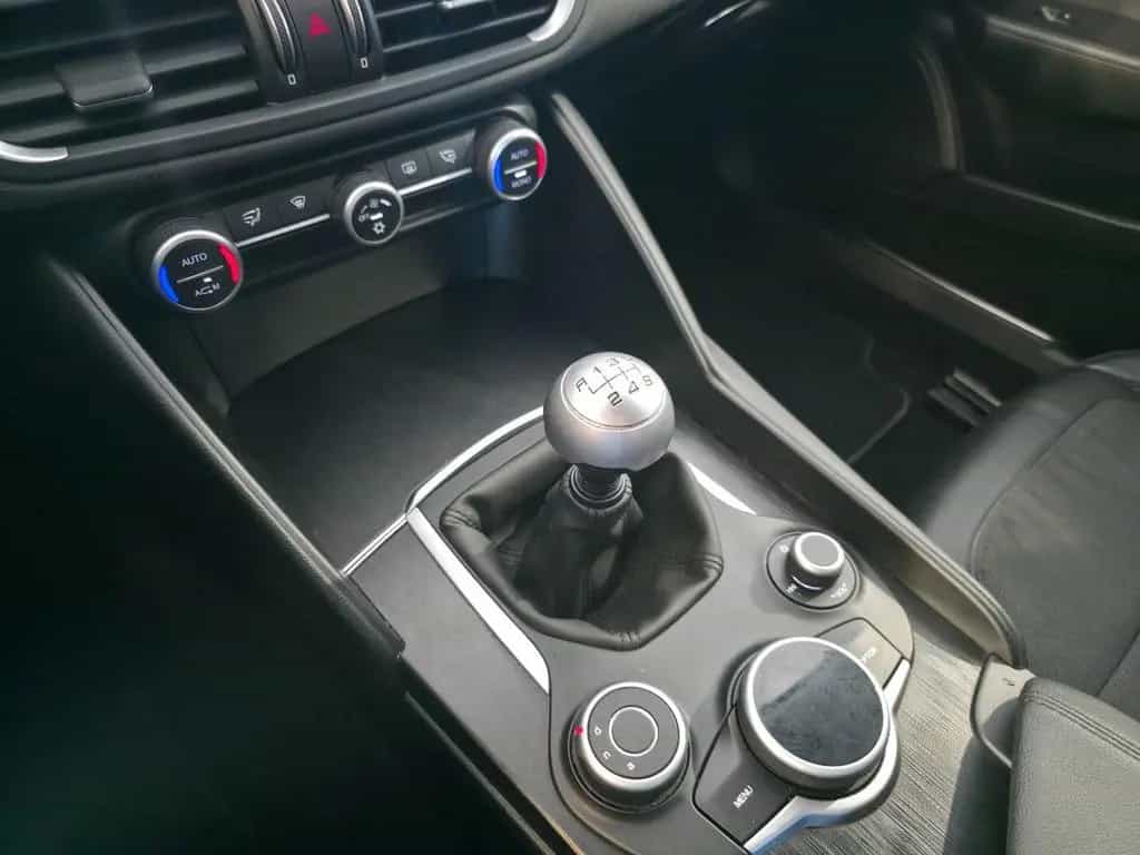 Alfa Romeo Giulia 08/2016-photo-11