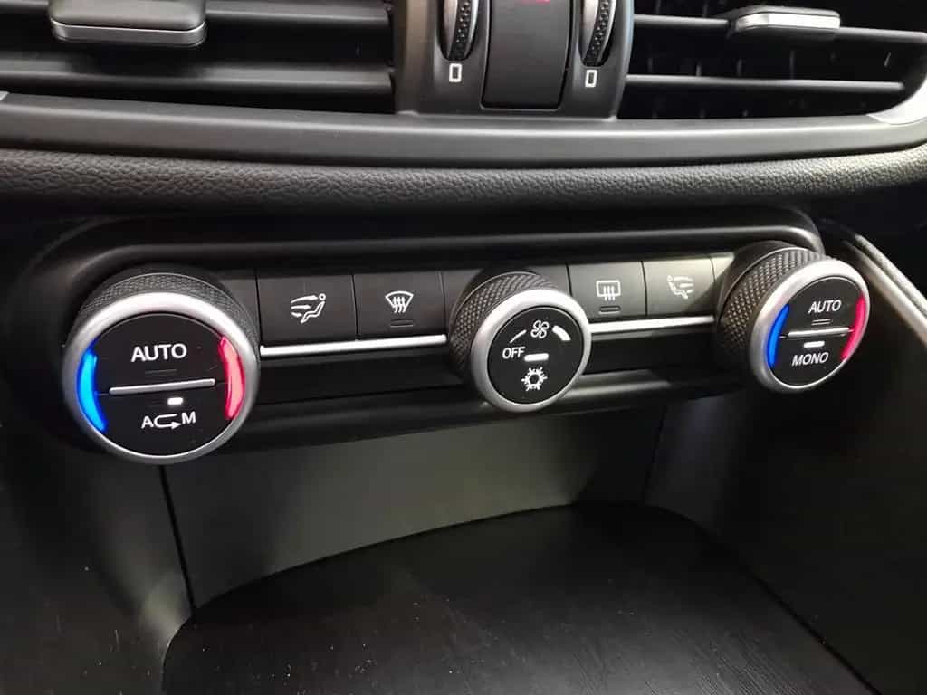 Alfa Romeo Giulia 08/2016-photo-12