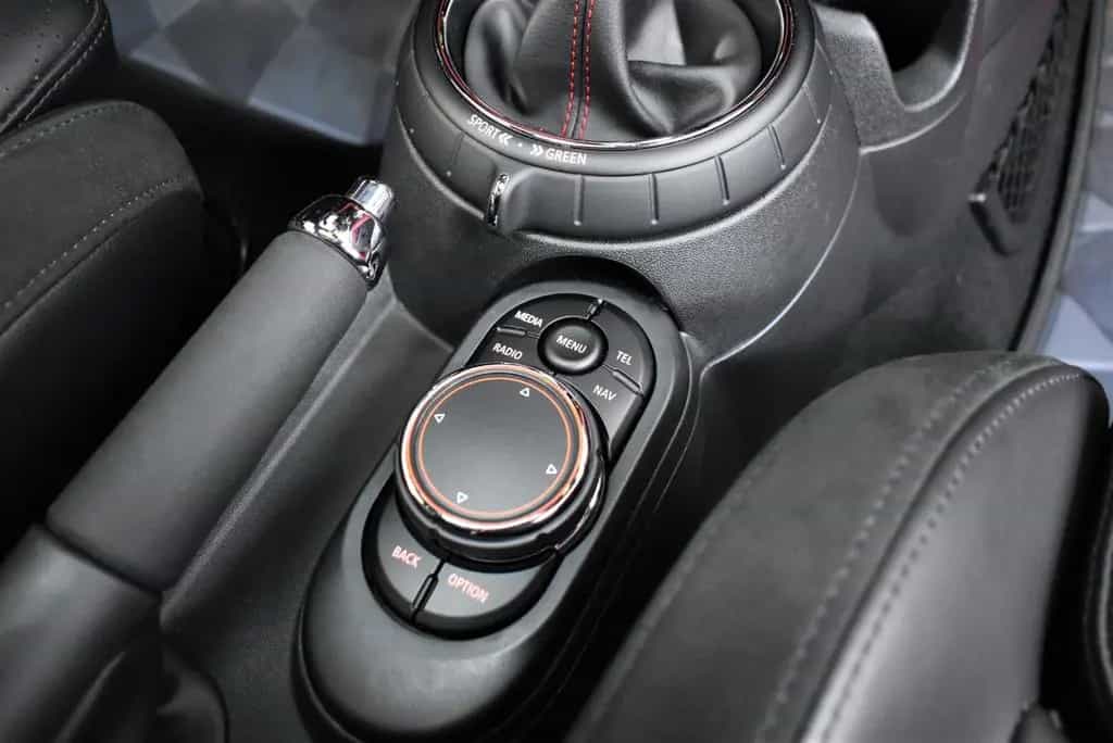 MINI Cooper S Automatik+H&K+Kamera+PanoDach+SHZ 12/2014-photo-28