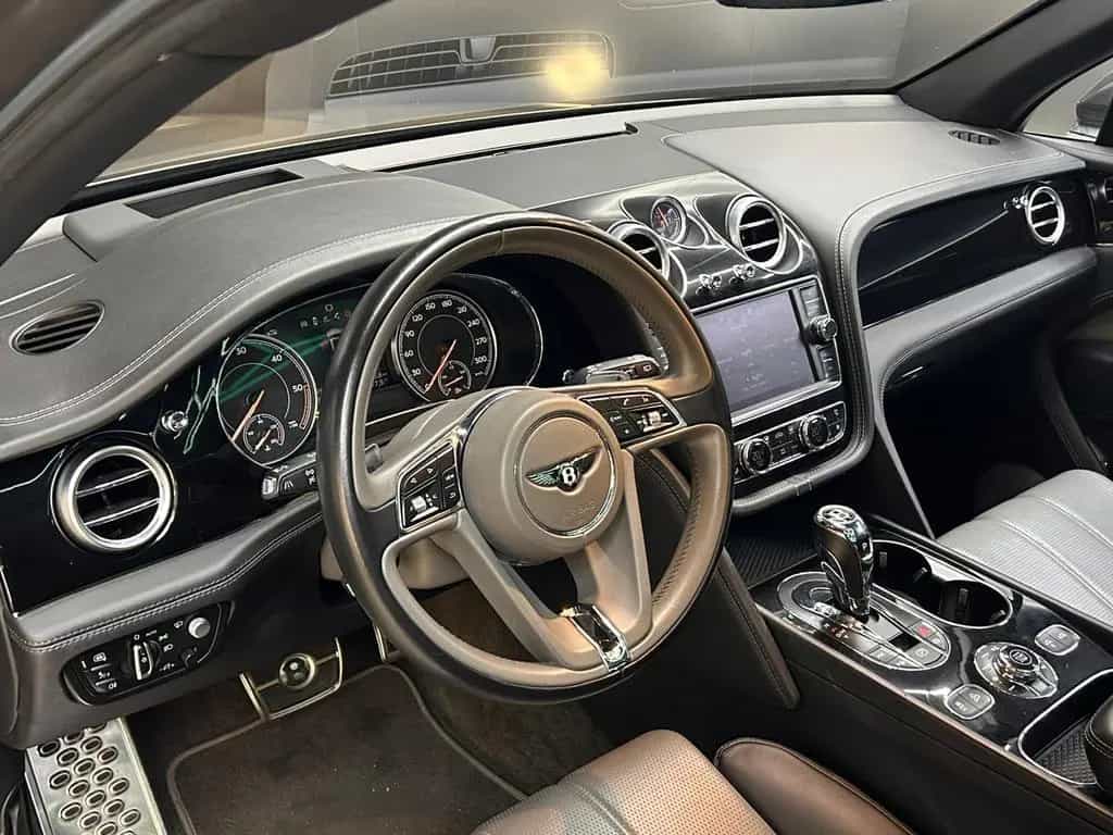 Bentley Bentayga V8 D PANO+NAVI+LED+SHZ+HEAD+ACC+360+22" 02/2017-photo-12