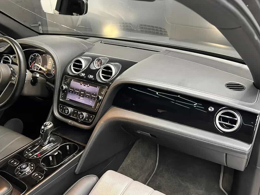Bentley Bentayga V8 D PANO+NAVI+LED+SHZ+HEAD+ACC+360+22" 02/2017-photo-14